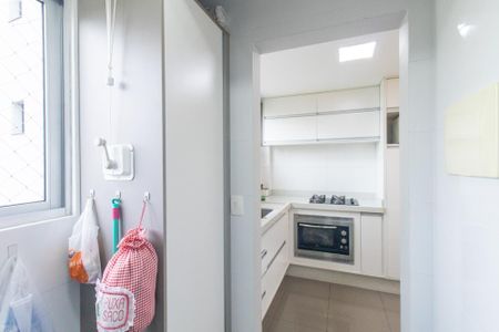 Apartamento à venda com 77m², 2 quartos e 1 vagaÁrea de Serviço