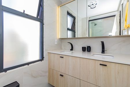 Apartamento à venda com 69m², 2 quartos e 1 vaga Apartamento à venda com 69m², 2 quartos e 1 vagaBanheiro da Suíte