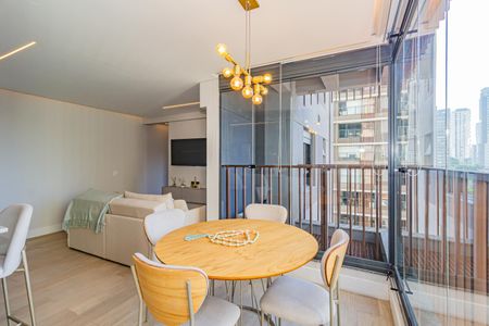 Apartamento à venda com 69m², 2 quartos e 1 vaga Apartamento à venda com 69m², 2 quartos e 1 vagaVaranda