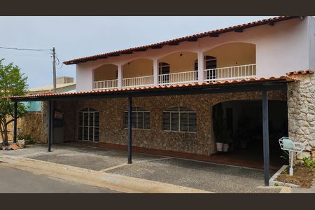 Casa de condomínio para alugar com 300m², 3 quartos e 3 vagas Casa de condomínio para alugar com 300m², 3 quartos e 3 vagasFachada
