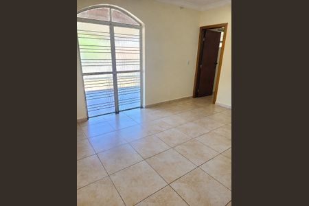 Sala de casa de condomínio para alugar com 3 quartos, 300m² em Jardim Atlatico, Goiânia