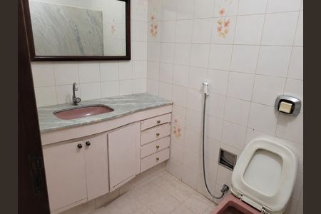 Casa de condomínio para alugar com 300m², 3 quartos e 3 vagas Casa de condomínio para alugar com 300m², 3 quartos e 3 vagasBanheiro