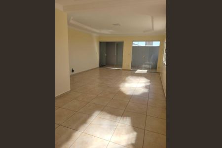 Sala de casa de condomínio para alugar com 3 quartos, 300m² em Jardim Atlatico, Goiânia