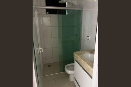 Casa de condomínio para alugar com 300m², 3 quartos e 3 vagasBanheiro social