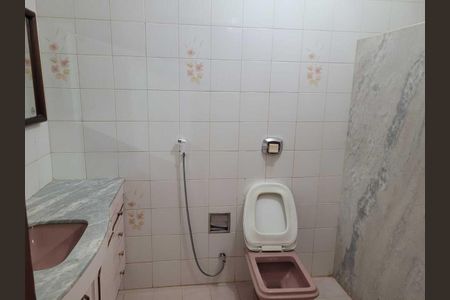 Casa de condomínio para alugar com 300m², 3 quartos e 3 vagasBanheiro social