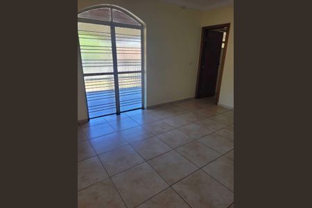 Sala de casa de condomínio para alugar com 3 quartos, 300m² em Jardim Atlatico, Goiânia