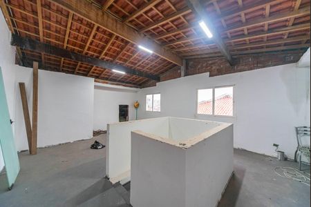 Casa para alugar com 370m², 5 quartos e 3 vagasSótão
