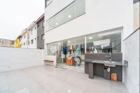 Casa para alugar com 370m², 5 quartos e 3 vagasQuintal fundos 