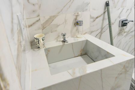 Casa para alugar com 370m², 5 quartos e 3 vagasBanheiro Casa 2
