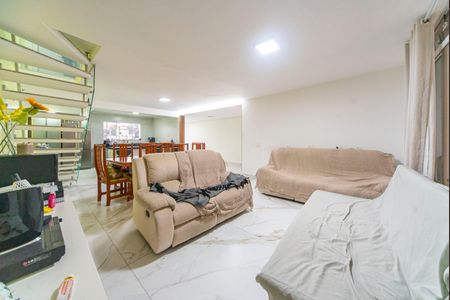 Casa para alugar com 370m², 5 quartos e 3 vagasSala