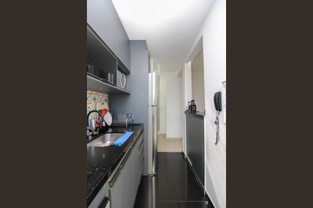 Cozinha  de apartamento à venda com 2 quartos, 48m² em Campo Limpo, São Paulo