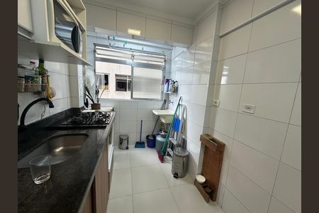 Cozinha de apartamento para alugar com 1 quarto, 32m² em Centro, São Vicente