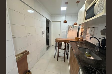 Cozinha de apartamento para alugar com 1 quarto, 32m² em Centro, São Vicente