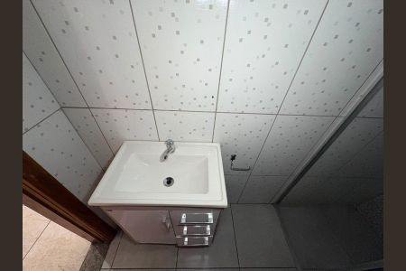 Casa para alugar com 700m², 6 quartos e 2 vagas Casa para alugar com 700m², 6 quartos e 2 vagasFundos- banheiro