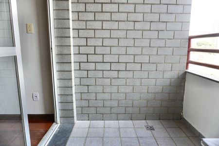 Apartamento para alugar com 72m², 2 quartos e 1 vagaSala - Varanda 
