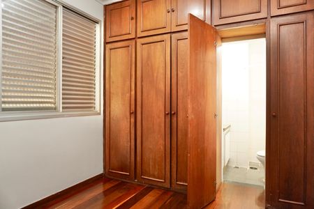 Apartamento para alugar com 72m², 2 quartos e 1 vagaSuíte