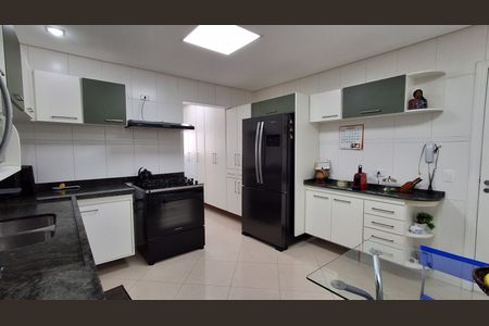 Apartamento à venda com 179m², 4 quartos e 3 vagasCozinha 