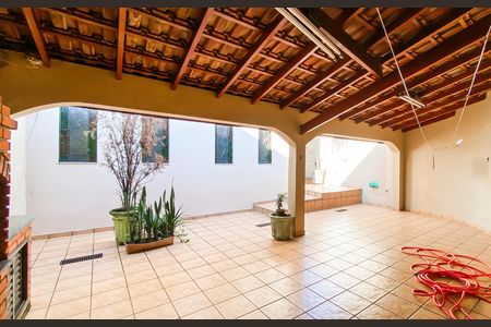 Quintal  de casa à venda com 3 quartos, 250m² em Engenheiro Goulart, São Paulo