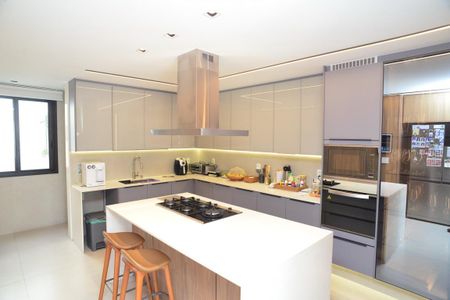 Apartamento à venda com 470m², 6 quartos e 2 vagas Apartamento à venda com 470m², 6 quartos e 2 vagasCozinha