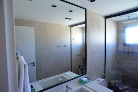 Apartamento à venda com 470m², 6 quartos e 2 vagas Apartamento à venda com 470m², 6 quartos e 2 vagasBanheiro Suíte 2
