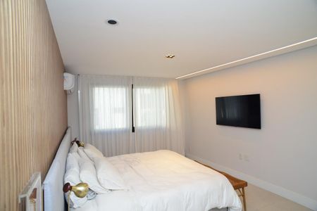 Suíte Principal de apartamento à venda com 6 quartos, 470m² em Barra da Tijuca, Rio de Janeiro