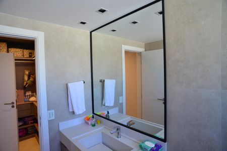 Apartamento à venda com 470m², 6 quartos e 2 vagas Apartamento à venda com 470m², 6 quartos e 2 vagasBanheiro Suíte 2