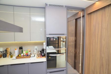 Apartamento à venda com 470m², 6 quartos e 2 vagas Apartamento à venda com 470m², 6 quartos e 2 vagasCozinha