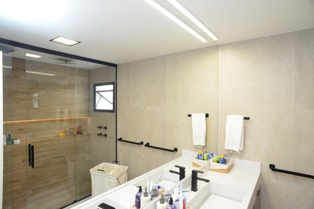 Apartamento à venda com 470m², 6 quartos e 2 vagas Apartamento à venda com 470m², 6 quartos e 2 vagasBanheiro Suíte Principal
