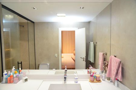 Apartamento à venda com 470m², 6 quartos e 2 vagas Apartamento à venda com 470m², 6 quartos e 2 vagasBanheiro Suíte