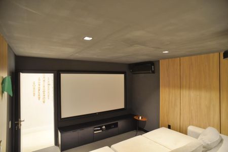 Apartamento à venda com 470m², 6 quartos e 2 vagas Apartamento à venda com 470m², 6 quartos e 2 vagasSala de Cinema
