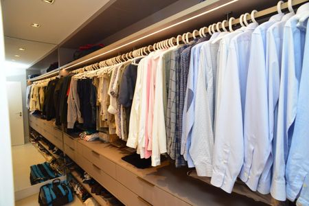 Apartamento à venda com 470m², 6 quartos e 2 vagas Apartamento à venda com 470m², 6 quartos e 2 vagasCloset 2
