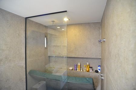 Apartamento à venda com 470m², 6 quartos e 2 vagas Apartamento à venda com 470m², 6 quartos e 2 vagasBanheiro de Apoio