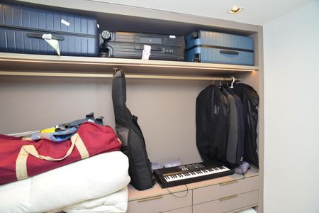 Apartamento à venda com 470m², 6 quartos e 2 vagas Apartamento à venda com 470m², 6 quartos e 2 vagasCloset Superior