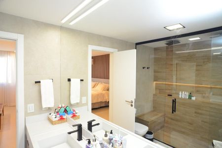 Apartamento à venda com 470m², 6 quartos e 2 vagas Apartamento à venda com 470m², 6 quartos e 2 vagasBanheiro Suíte Principal