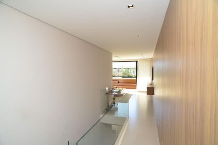 Apartamento à venda com 470m², 6 quartos e 2 vagas Apartamento à venda com 470m², 6 quartos e 2 vagasCorredor Segundo Piso