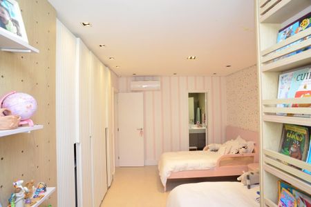 Apartamento à venda com 470m², 6 quartos e 2 vagas Apartamento à venda com 470m², 6 quartos e 2 vagasSuíte