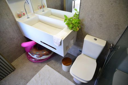 Apartamento à venda com 470m², 6 quartos e 2 vagas Apartamento à venda com 470m², 6 quartos e 2 vagasBanheiro de Apoio