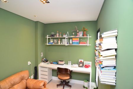 Apartamento à venda com 470m², 6 quartos e 2 vagas Apartamento à venda com 470m², 6 quartos e 2 vagasEscritório