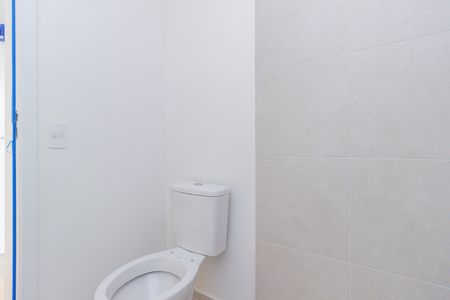 Banheiro de apartamento à venda com 2 quartos, 48m² em Parque Pan Americano, São Paulo