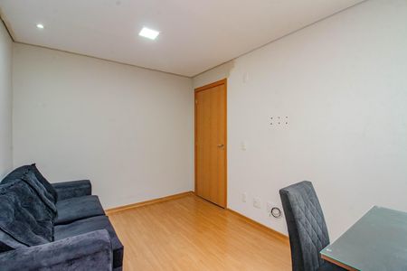 Sala de apartamento para alugar com 2 quartos, 48m² em Mário Quintana, Porto Alegre