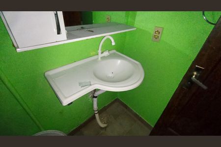 Casa para alugar com 70m², 2 quartos e 2 vagasBanheiro