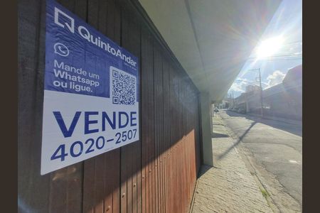 Casa à venda com 230m², 4 quartos e 2 vagas Casa à venda com 230m², 4 quartos e 2 vagasPlaca