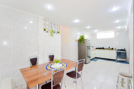 Casa à venda com 230m², 4 quartos e 2 vagasCozinha
