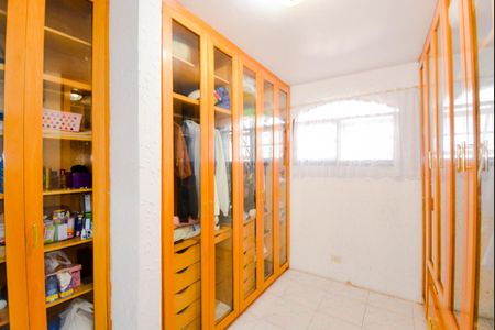 Casa à venda com 230m², 4 quartos e 2 vagasCloset da suíte