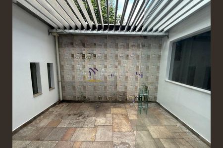 Casa para alugar com 275m², 4 quartos e 4 vagas