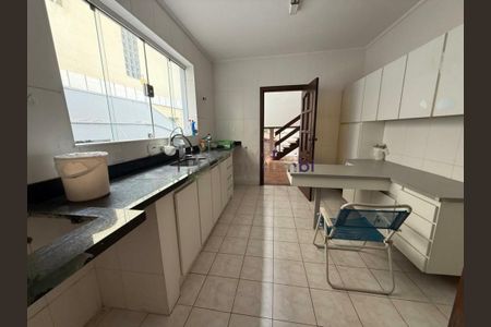 Casa para alugar com 275m², 4 quartos e 4 vagas
