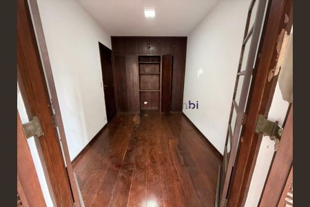 Casa para alugar com 275m², 4 quartos e 4 vagas