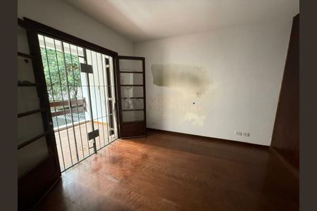 Casa para alugar com 275m², 4 quartos e 4 vagas
