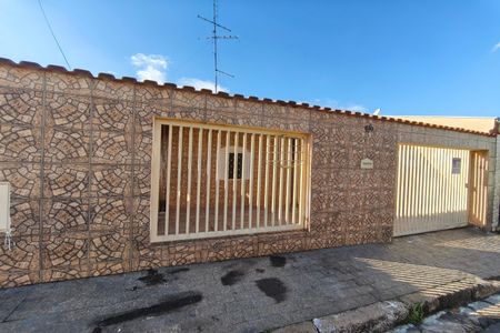 Casa à venda com 108m², 3 quartos e 1 vaga Casa à venda com 108m², 3 quartos e 1 vagaFachada