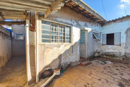 Quintal  de casa à venda com 3 quartos, 108m² em Vila Castelo Branco, Campinas